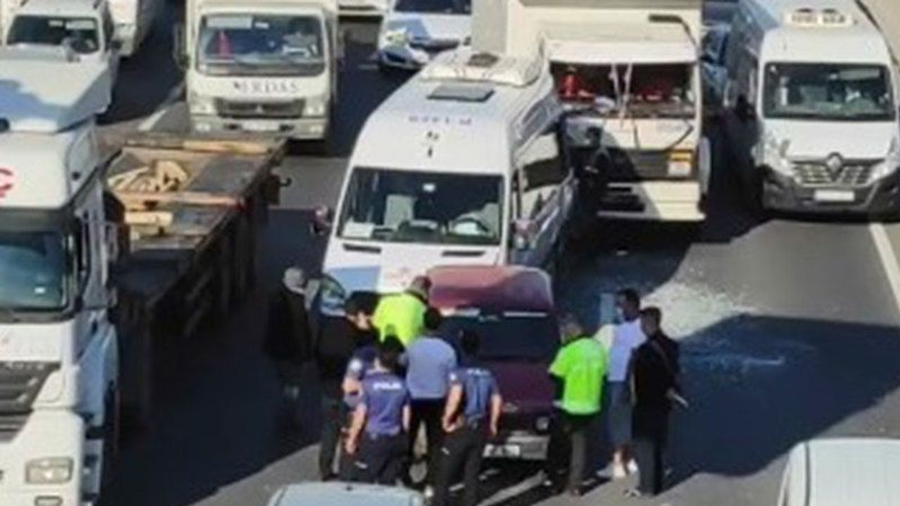 D-100'de zincirleme kaza: Yaralılar var
